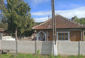 Casă bătrânească la țară+anexă+teren 2500 mp intravilan   asfalt + utilități la poartă - imagine 2