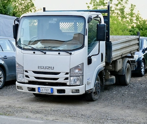Vând Basculabilă Isuzu pe 2 părți 2020 - imagine 2