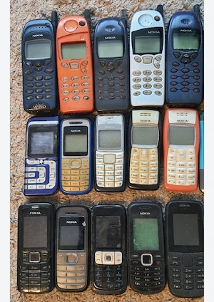 Vand din colectie de telefoane vintage Nokia Motorola Bosch Panasonic Ericsson Siemens - imagine 5