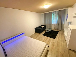 Garsoniera decomandata zona Drumul Taberei, parter, Aleea Campul cu flori, metrou Valea Ialomitei 