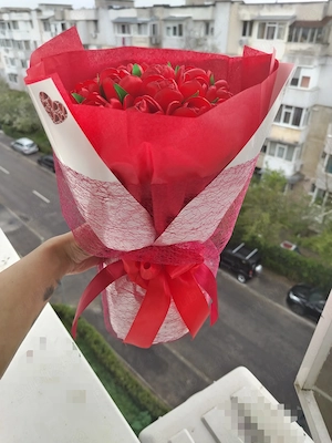 Buchet Lalele roșii satin 