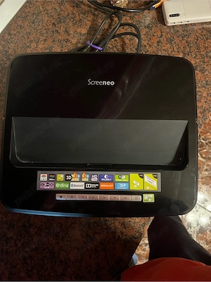 Proiector Philips Screeneo HDP1550TV - Ultra Short Throw - TV Tuner