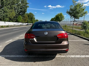 Volkswagen Jetta 2011, 1.2 Benzină, primul proprietar - imagine 3
