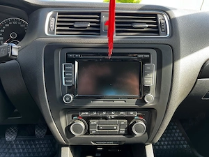 Volkswagen Jetta 2011, 1.2 Benzină, primul proprietar - imagine 4