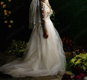 Rochie de mireasă cu trenă - imagine 3