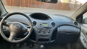 Vând Toyota Yaris diesel model 2004 - imagine 3