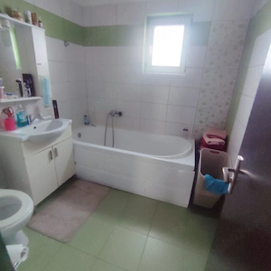 Închiriez casa 4 camere - imagine 5