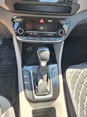 Hyundai Ioniq Hybrid 2018 - imagine 9