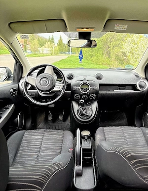 Mazda 2, fab.2009,ideală oraș și incepători, vopsea originală, km reali ! - imagine 4