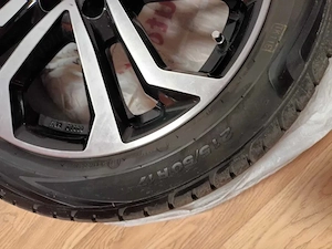 Set Jante aliaj Dezent 17 inch + anvelope dimensiune 215/50/ R17. Distanta între prezoane este 105 m - imagine 4
