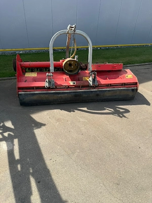 utilaje agicole,tocătoareFrontala,remorca, met,
