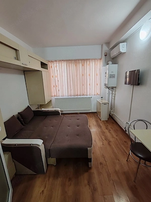 Închiriez garsoniera 
