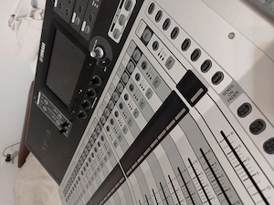 De vânzare mixer digital Yamaha TF3 - imagine 2