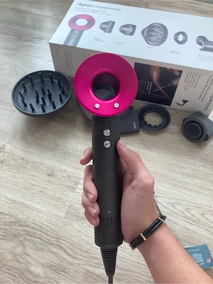 Uscator de par dyson profesional