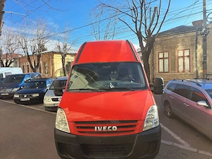 închiriez dubă 3 panouri iveco cu șofer
