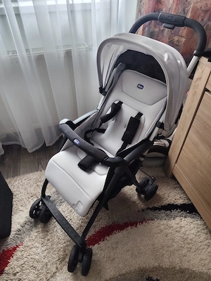 Vând cărucior sport Chicco 