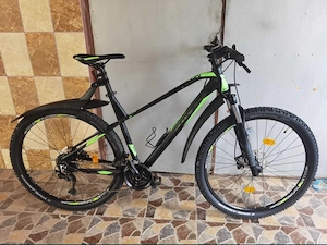 Vând Bicicleta MTB Sprint Apolon 29 Negru Mat Verde Neon 520mm