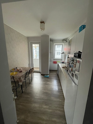Închiriez apartament 2 camere decomandat