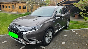 Mitsubishi Outlander PHEV 2.4 L 4X4 Intense