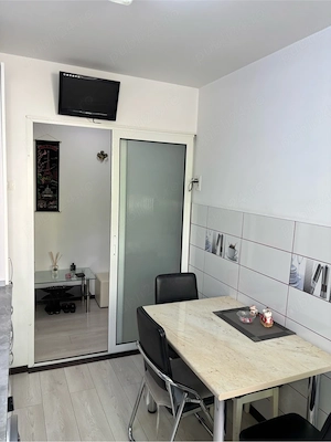 Titlu: Apartament 3 camere premium, renovare totală, etaj 1 + garaj, zona Cuza 
