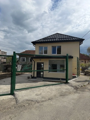 Vând casă lângă Piața Centrală Câmpulung 