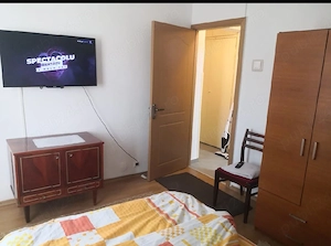 Închiriez o cameră într-un apartament 