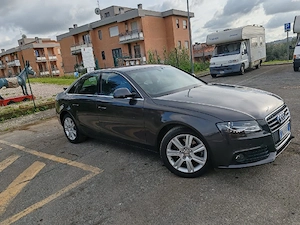Vând Audi A4 B8 2.7 diesel automat foarte bine întreținută  - imagine 5