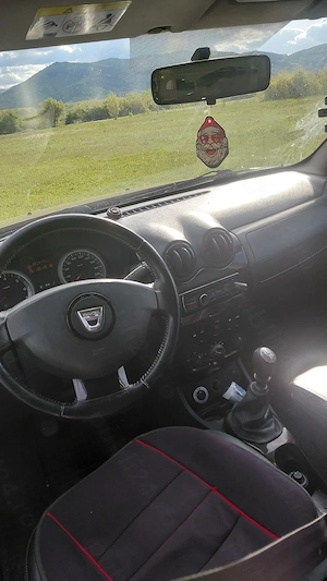 Dacia Duster 4 4 din 2011 luna10 - imagine 5