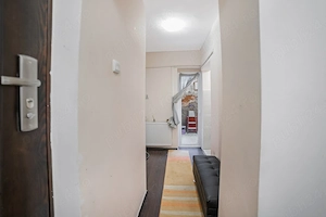 Ultra central apartament în vilă 5 camere două băi parter  - imagine 9