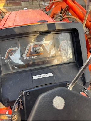Tractoras Kubota cu incarcator frontal si freza - imagine 2