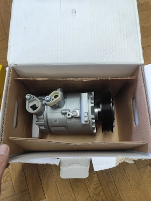 Compresor Clima AC Valeo 699357 - NOU - Grupul VAG (Audi, VW, Seat, Skoda) - imagine 2