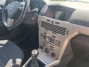 vând Opel Astra H an 2008 motor 16 benzina 