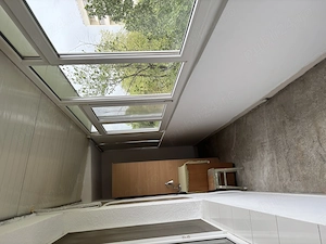 Închiriez apt 2 camere semi- decomandat Etj 5 din 10 renovat și utilat  și loc de parcare î - imagine 2