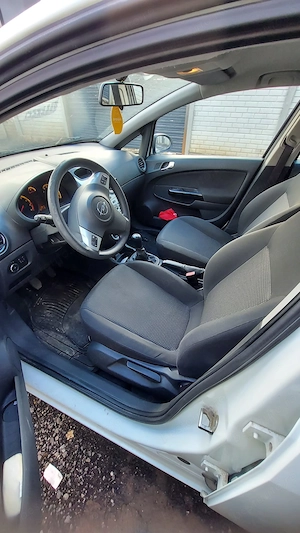 Opel Corsa D 1.2 Benzină   2011   127.000 km   AC   ITP valabil - imagine 4