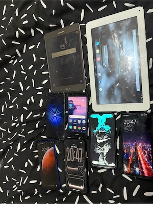 Vând tablete și telefoane