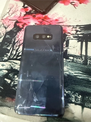 Samsung S10e spate fisurat