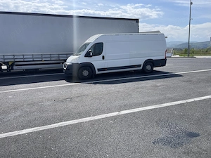 Închiriez microbuz de marfa 3.5t