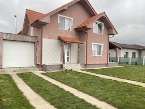Casă de vânzare!