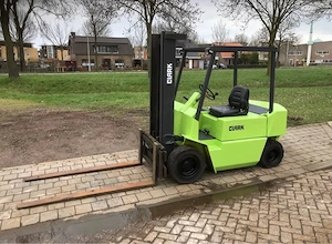 stivuitor Clark diesel 2.5 to ridica  - imagine 4