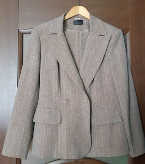 Ofer spre vânzare rochie elegantă,costum din două piese. - imagine 2