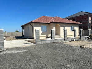 Casa individuala cu 4 camere de vanzare in localitatea Sag