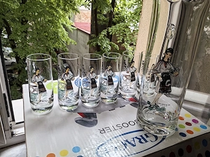 Port popular din Cluj, anii 70 6 pahare si carafa de 2 Litrii