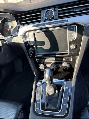 VW Passat B8 Highline R-Line 4Motion 240cp - imagine 10