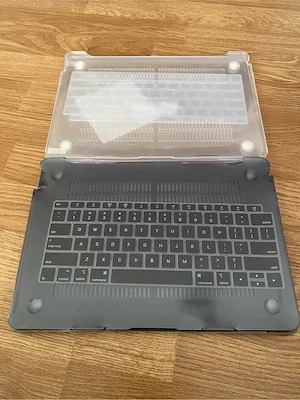 Husă protecție carcasă MacBook Air 13 M1,M2 .Negru și transparentă sunt noi.