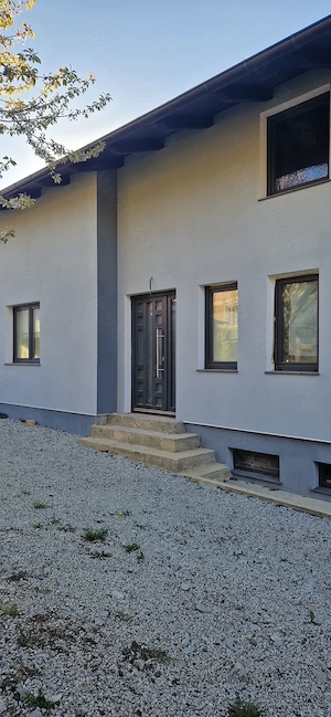 Se vinde casă la gata pe exterior.  - imagine 3