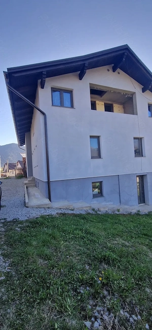 Se vinde casă la gata pe exterior.  - imagine 2