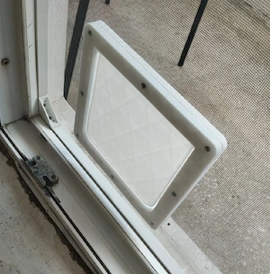 Ușă pentru pisici cu fixare în plasă - imagine 2