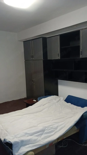 Vind apartament 2 camere decomandat in Tirnaveni Mureș etaj 4 in cartierul Victoriei preț 45.000 