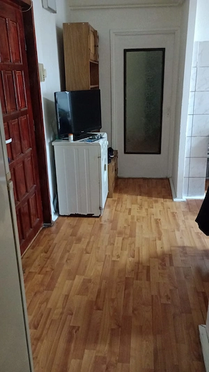 Vind apartament 2 camere decomandat in Tirnaveni Mureș etaj 4 in cartierul Victoriei preț 45.000  - imagine 8