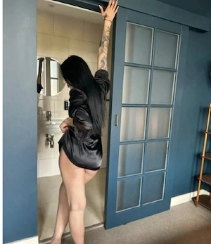  Bruneta matura !!! party!!! Te aștept în compania mea 